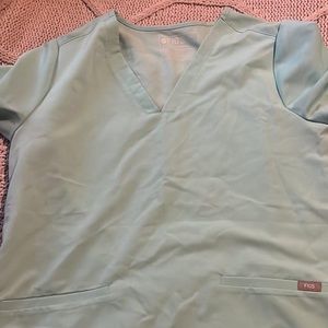 Figs Kade and 3 pocket top set